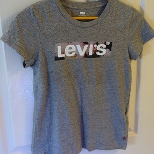 Levi graphic tee